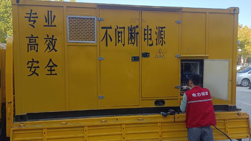 新绛柴油发电机组和UPS电源配合使用时，如何避免切换过程中的电力中断？